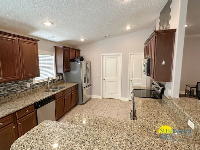 Building Photo - Stunning 3 Bedroom Home in Navarre with La...