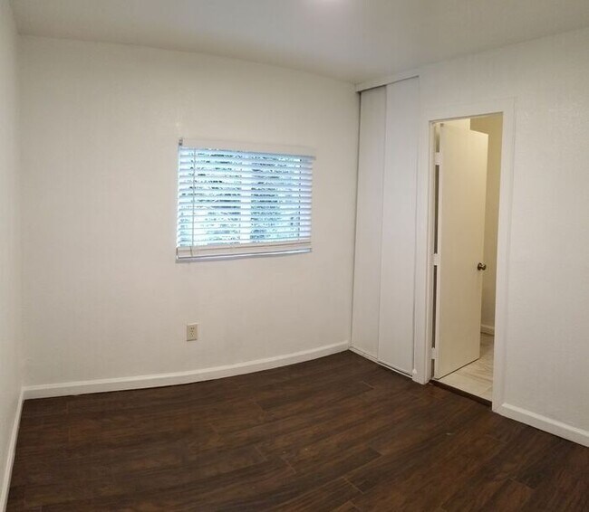 Building Photo - Pet friendly 1 bedroom home in Crestline, ...