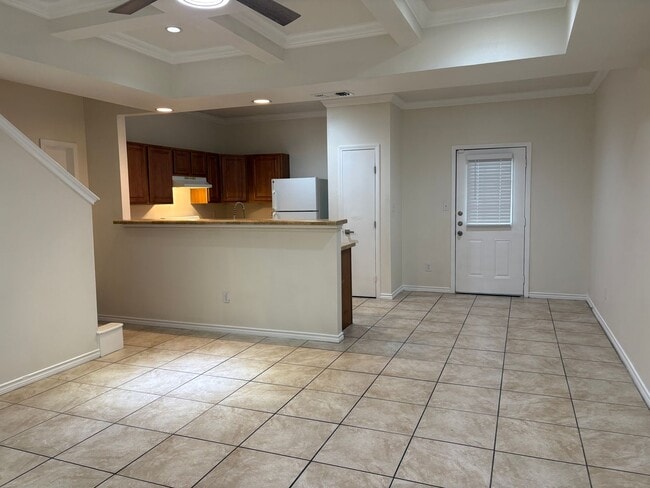 Building Photo - Newly Renovated Town-home- Northwest San A...