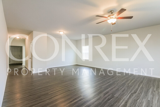 Building Photo - Brand New Home in Spring Hill Community!