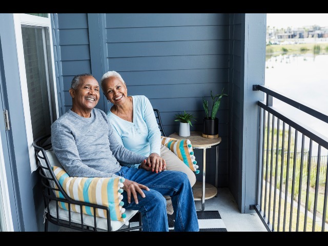 GettyImages-1172340117 - Overture Sugar Land 55+ Active Adult Apart...