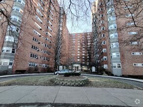 Building Photo - 4950 N Marine Dr