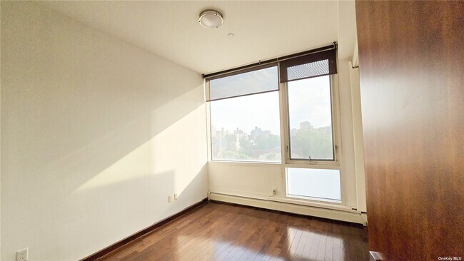 Foto del edificio - 42-05 Parsons Blvd