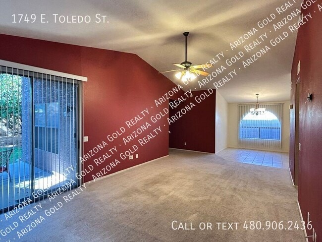 Building Photo - 1749 E Toledo St