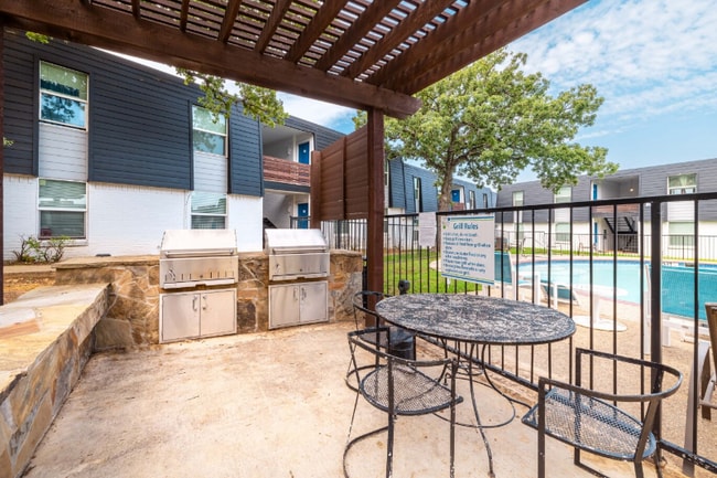 Building Photo - 531 Bedford Rd