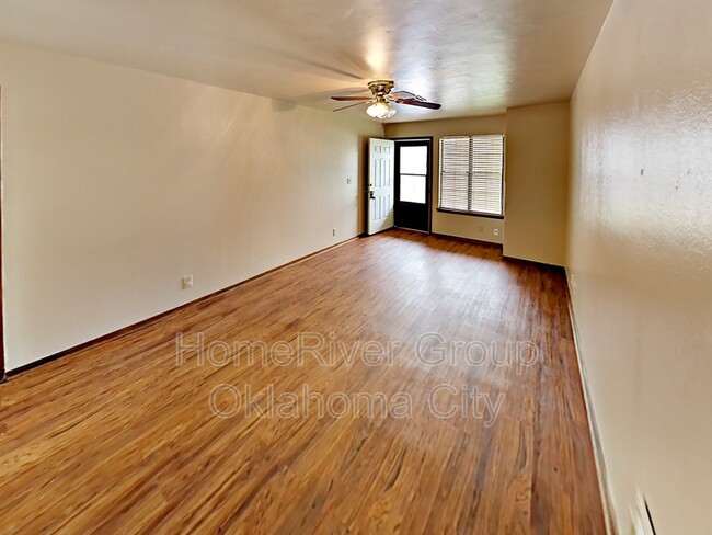 Building Photo - 660 W Forster Dr
