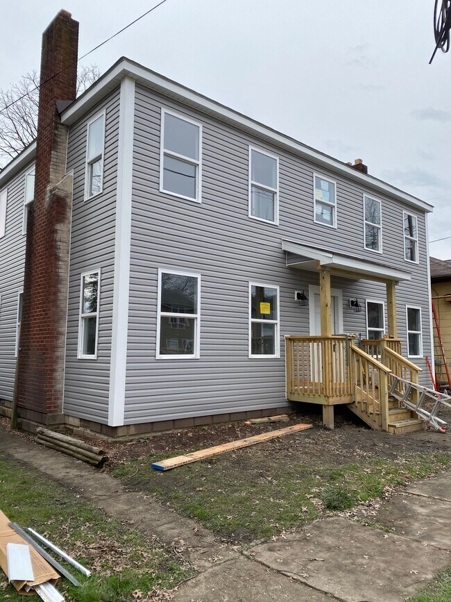 Building Photo - 1007 E St