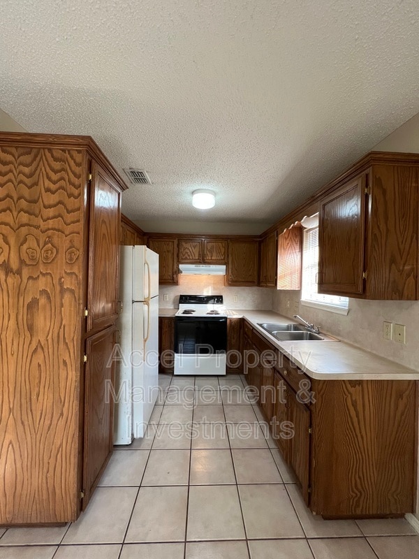 Foto del edificio - 2103 N Paradise Dr