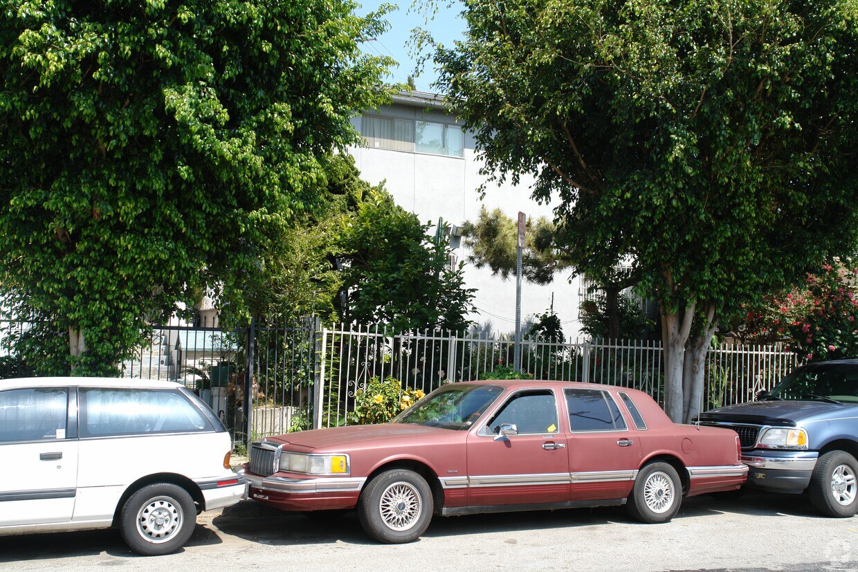 Foto del edificio - 978 S Kenmore Ave
