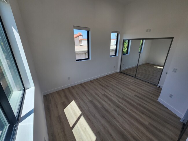 Foto del edificio - 6061 Fulton Ave