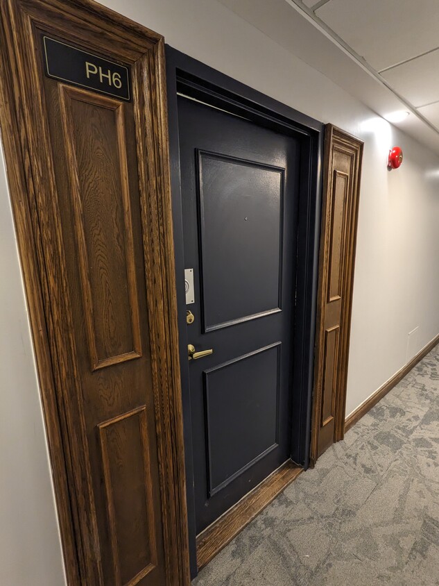 Front Door - 500 Laurier Av W