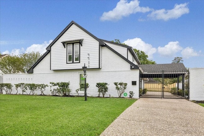 Building Photo - 7711 Meadowvale Dr