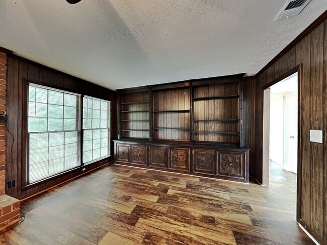 Building Photo - 3994 Pinehurst Valley Dr