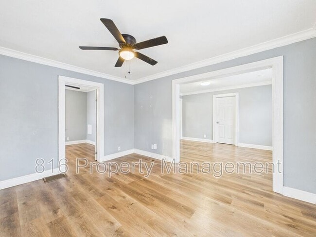 Foto del edificio - 3218 E 61st St