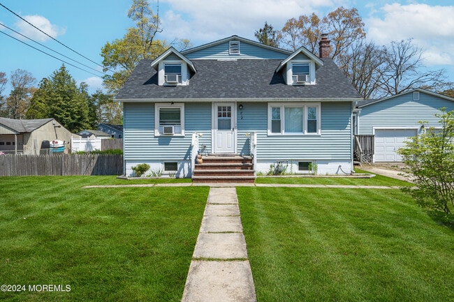 Building Photo - 914 Radnor Ave