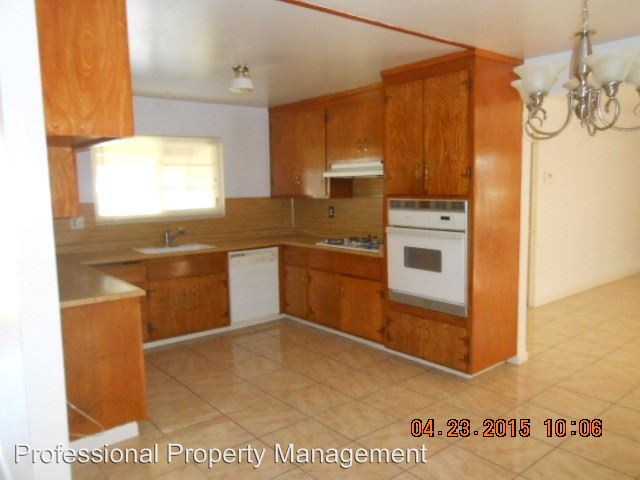 Building Photo - 3030 Shane Dr