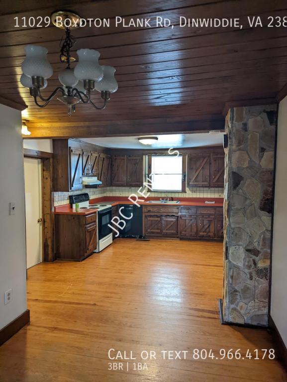 Building Photo - Dinwiddie Cottages, Main House