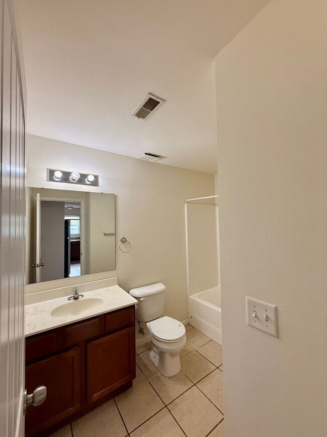 Building Photo - 1573-MF2-E4