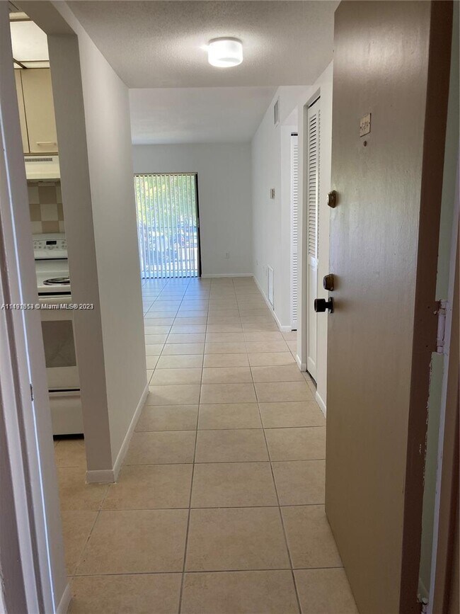 10425 N Kendall Dr Unit C214, Miami, FL 33176 Condo for Rent in Miami