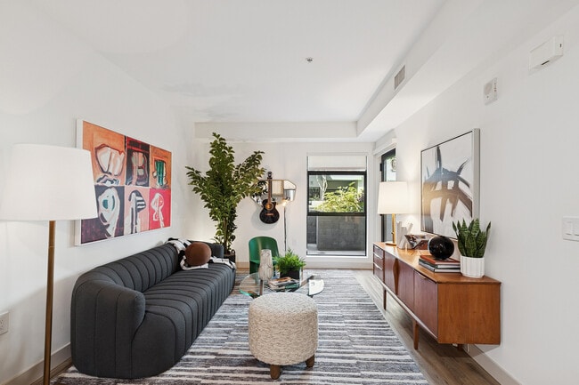 Building Photo - Arrive Hollywood