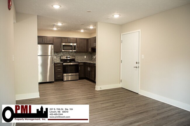 Building Photo - 2 Bedroom and 1 Bathroom Apartment Availab...