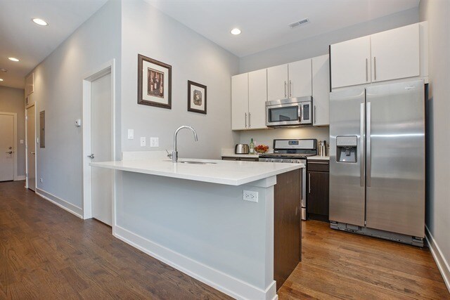 Building Photo - 2740 W Armitage Ave