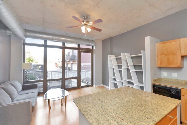 Foto del edificio - 1000 N Kingsbury St