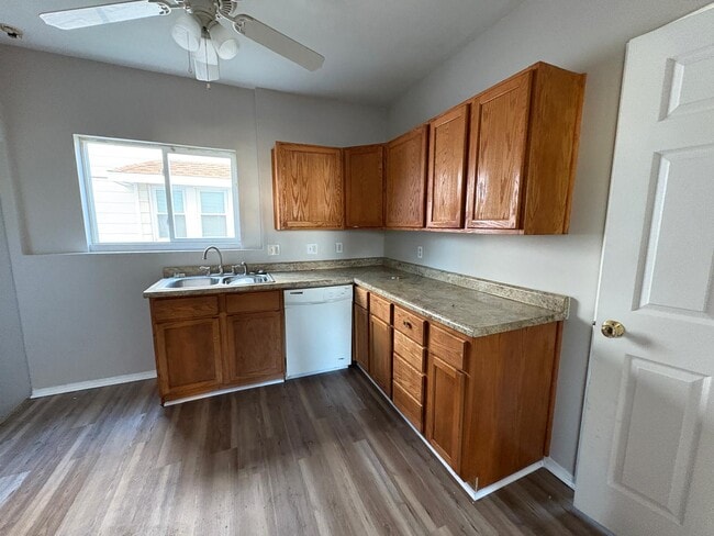 Building Photo - 1448 Berdan Ave