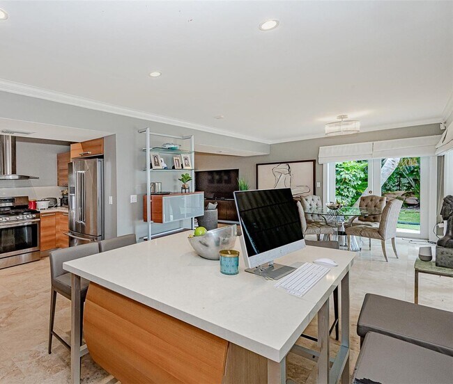 Foto del edificio - 13080 N Bayshore Dr
