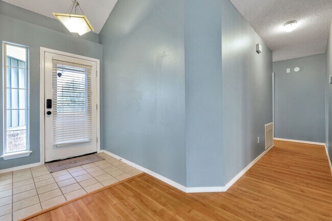 Foto del edificio - 3 Bed 2 Bath home Just Mins Away from Lake Fayetteville and I-49