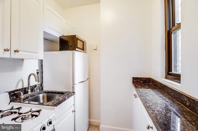 Foto del edificio - 1021 Arlington Blvd