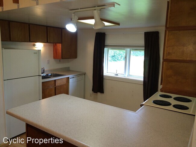 Building Photo - 2 br, 1 bath House - 2491 Badger