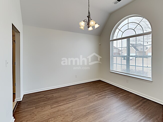 Foto del edificio - 1302 Jackson Pond Cir