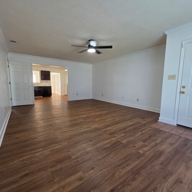 Foto del edificio - 3114 Fernridge Dr