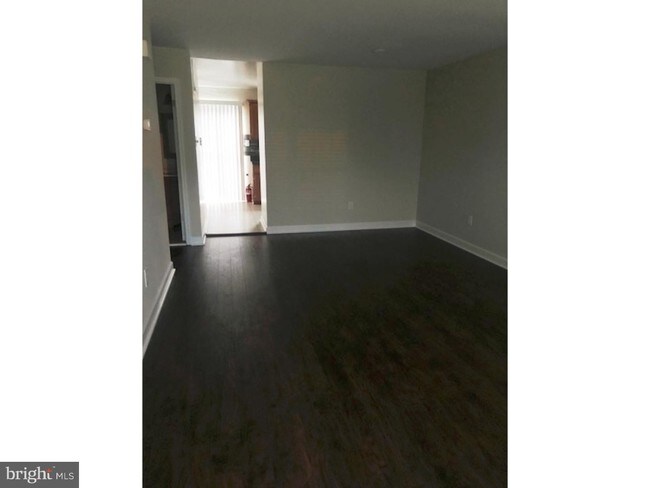 Building Photo - 1014 Hillsboro Ct