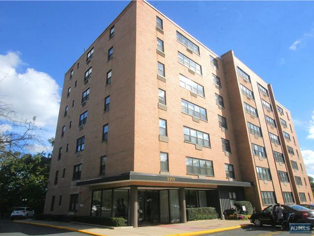 Elevator Building - 2352 Linwood Ave
