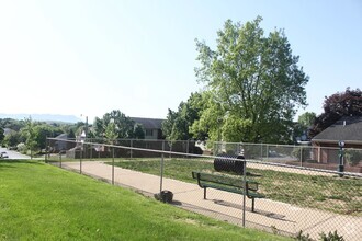 Building Photo - 1018 Blue Ridge Dr
