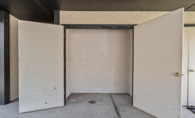 Foto del edificio - Updated Apartment with Community Pool!