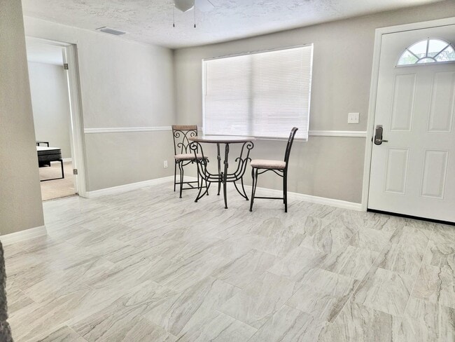 Building Photo - 1372 Browning St