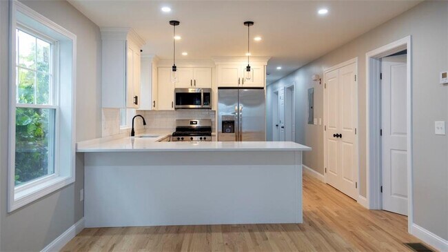 Building Photo - 28 Grosvenor Ave