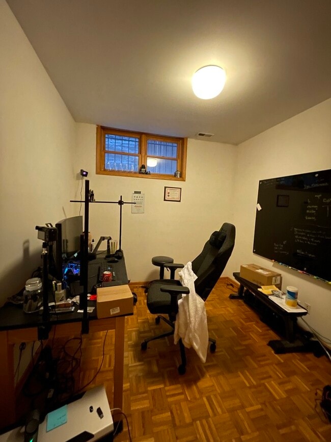 Foto del edificio - 4237 N Kenmore Ave