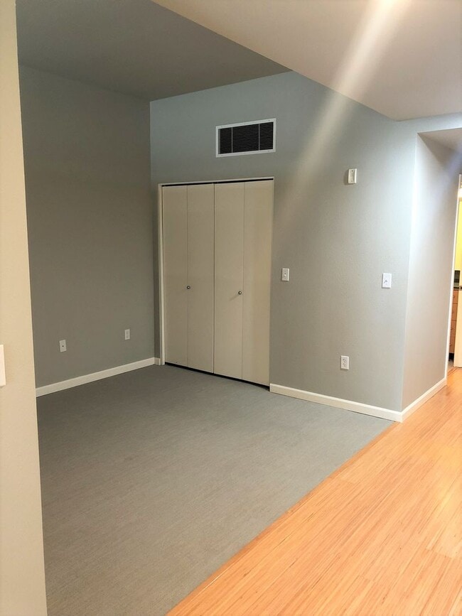Building Photo - 1Bd/1Ba Seattle Condo