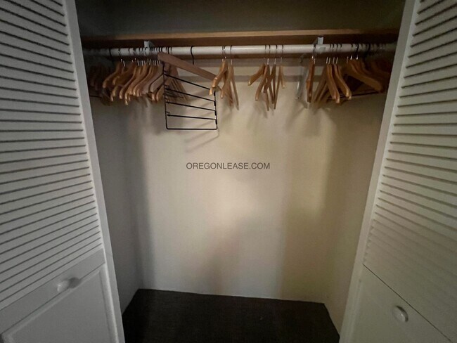 Foto del edificio - Available now - Downtown Eugene studio apartment