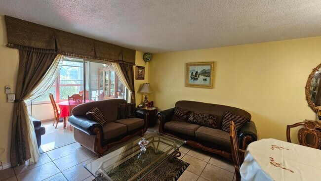 Building Photo - 7877 Golf Cir Dr