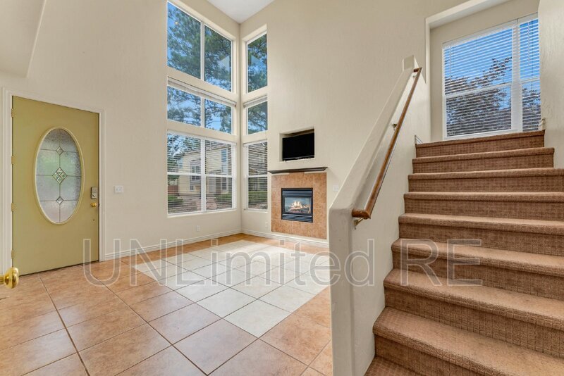Primary Photo - 1453 E Russ Way