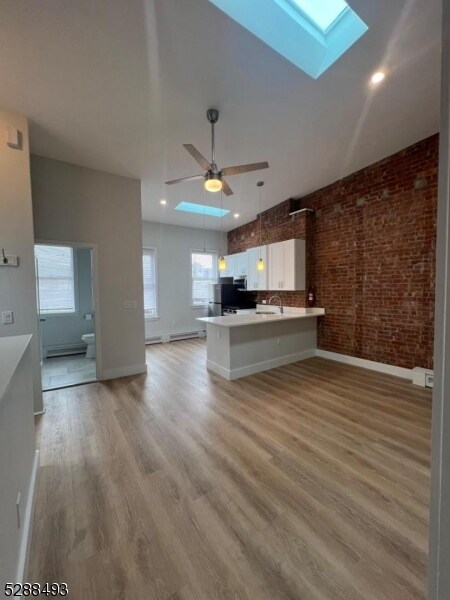 Primary Photo - 72 Columbia St