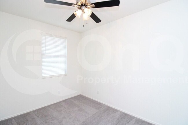 Foto del edificio - 18152 N Toledo Ave