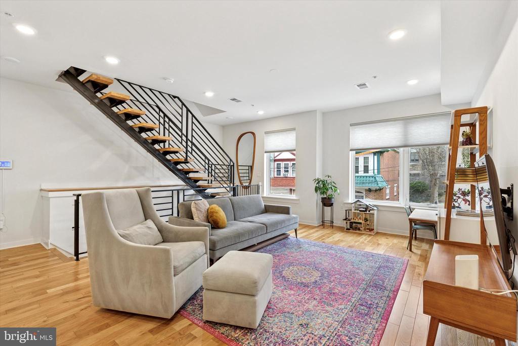 Primary Photo - 23 E Durham St