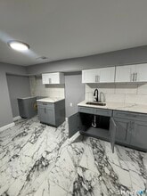 Building Photo - 231 Davenport Ave