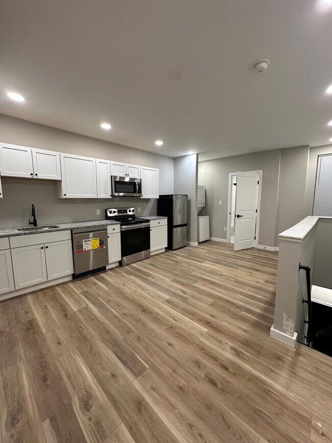 Photo - 4250 Lancaster Ave Apartment